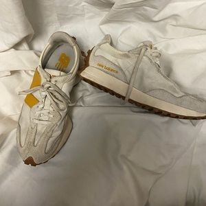 New Balance 327 yellow and white size 8.5